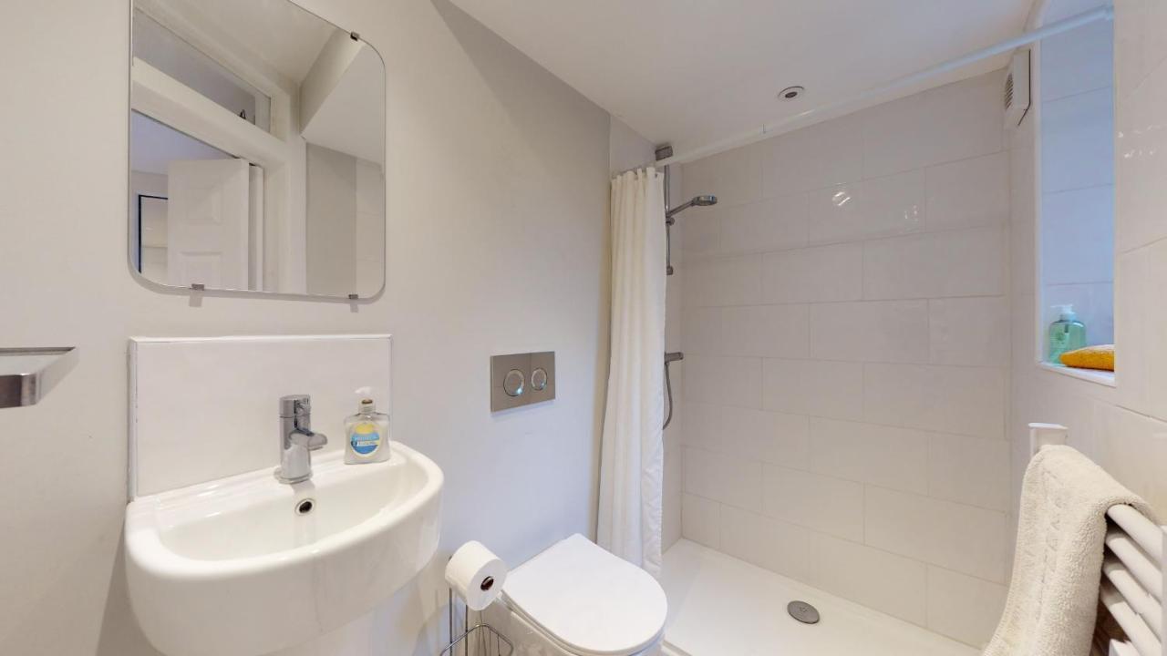 Wimbledon Studios Лондон Экстерьер фото